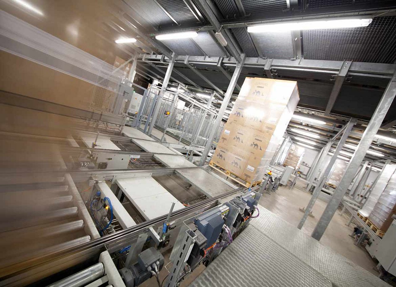 Lagerhalle mit Rollenbahnen