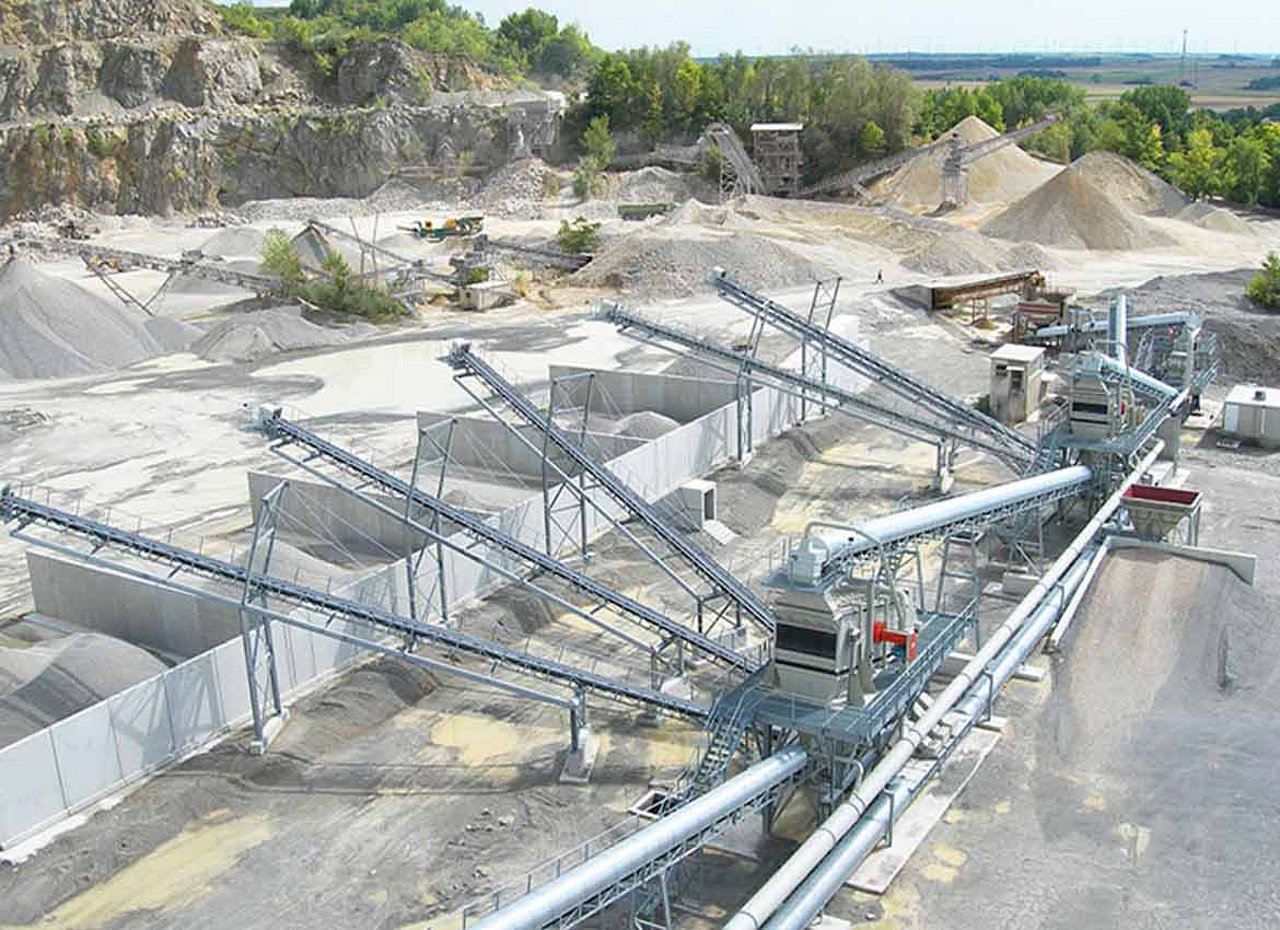 Förderanlage in einem Tagbaubergwerk